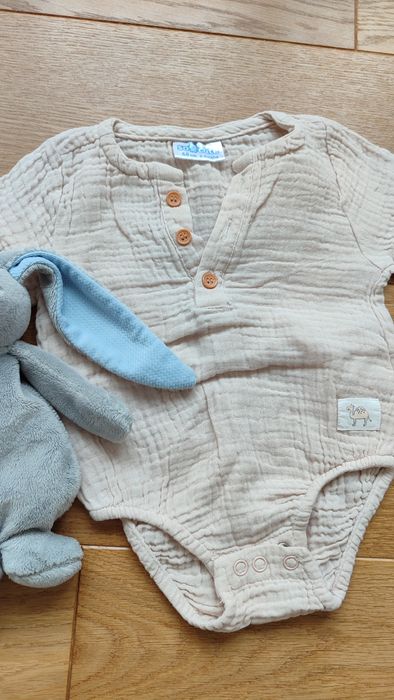 Rampers beżowy body lato muślinowe r.62/68