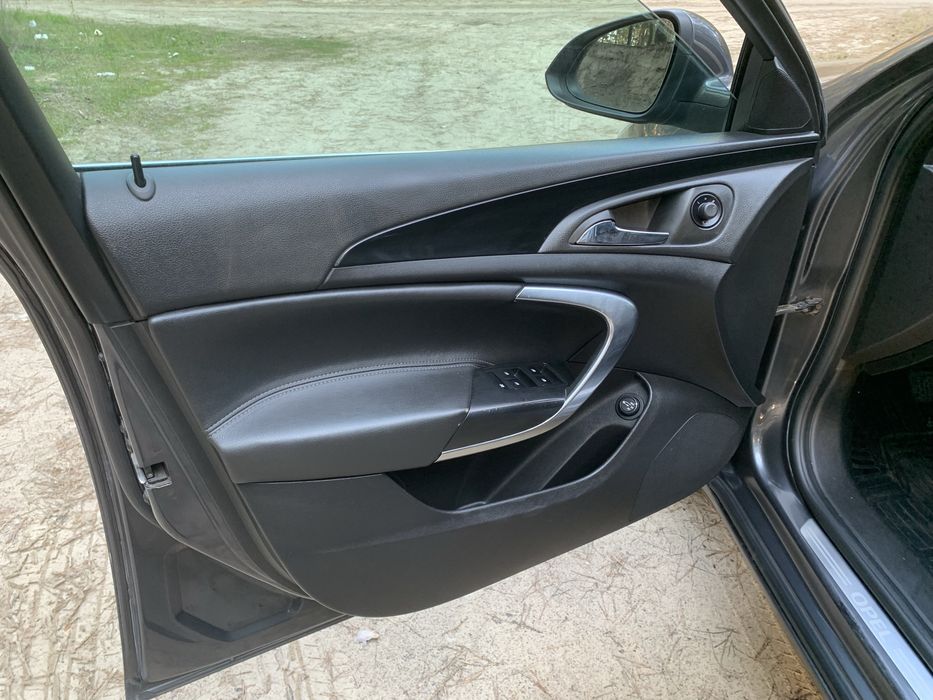 Опель інсігнія 2010 рік