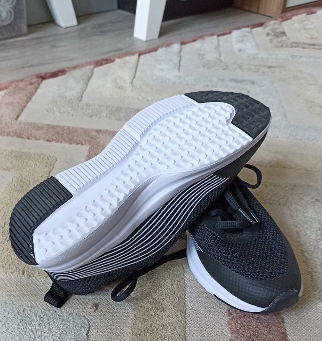 Młodzieżowe damskie Sneakersy r. 36 Memory Foam czarne, nowe lekkie oddychające Work Out.