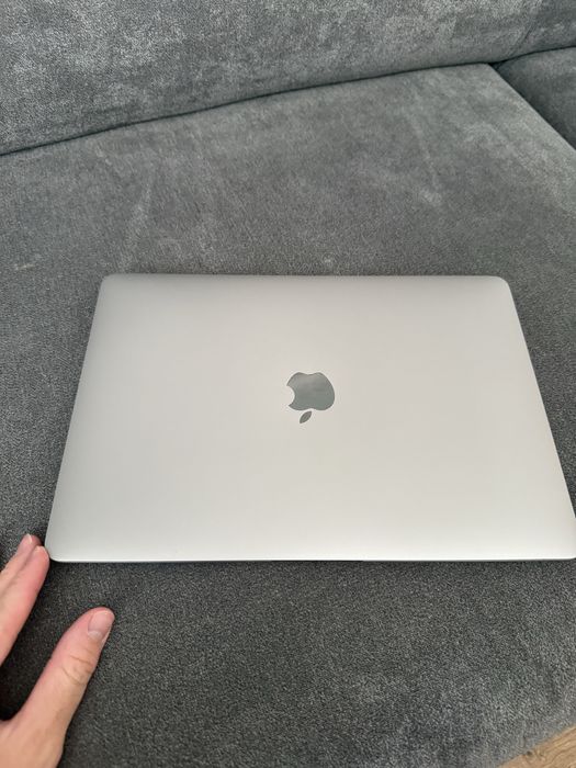 MacBook Air 13” Retina 2020 | Intel Core i3 | 8 GB RAM | 256 GB SSD | Stan 9/10