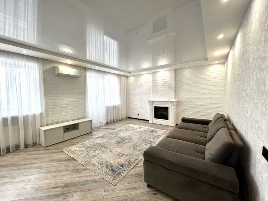 Продам 3 кімнатну квартиру з ремонтом по вул Відінська