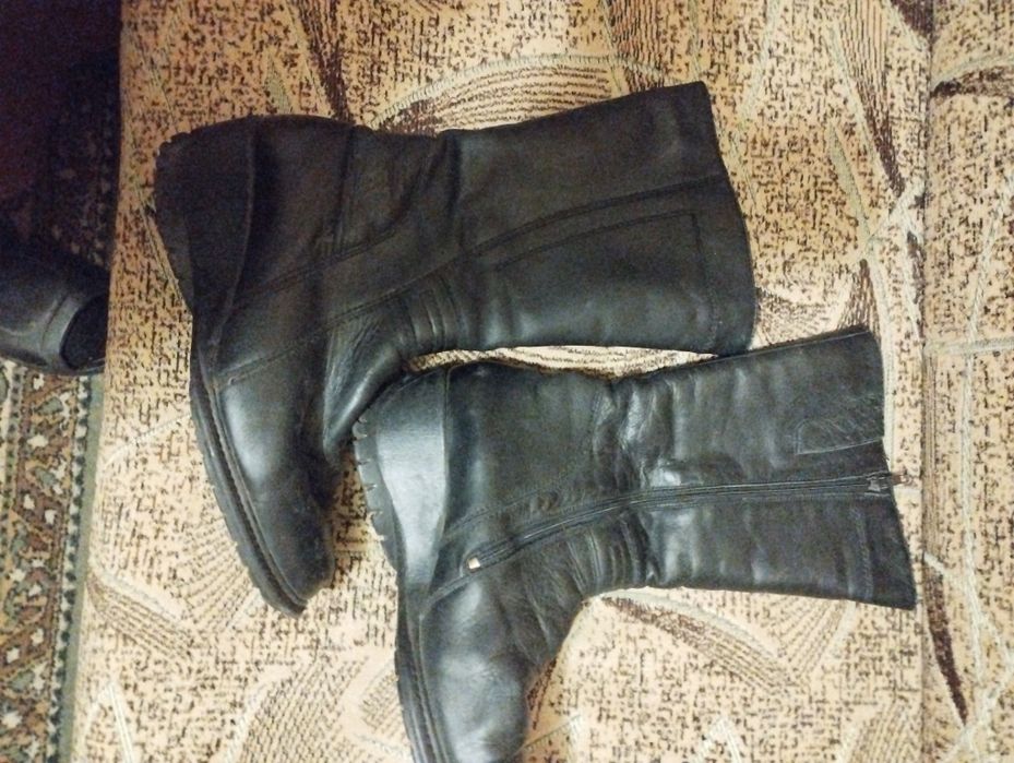 Продам зимние сапоги кожа 39р не заношен,,ы