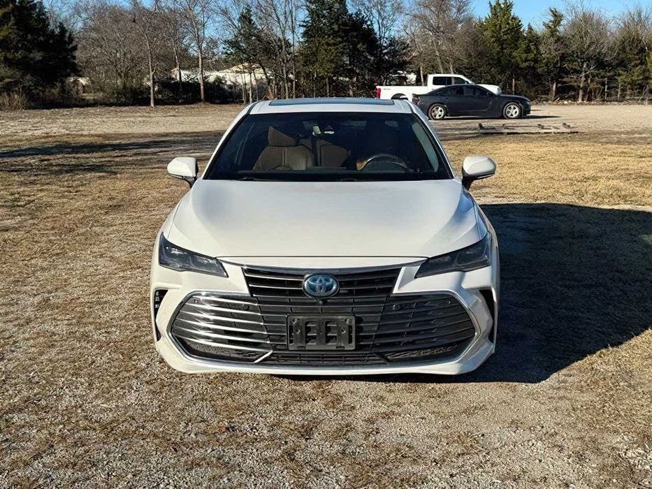 Toyota Avalon Hybrid Limited      2021