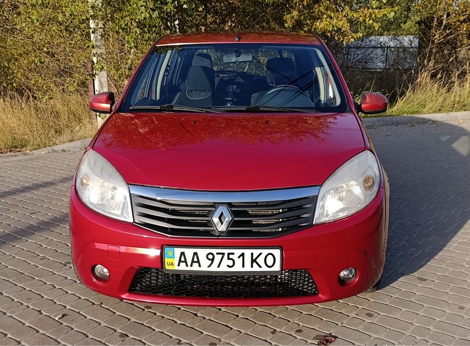 Renault Sandero 2011 офіційний газ/бензин 1,4 л
