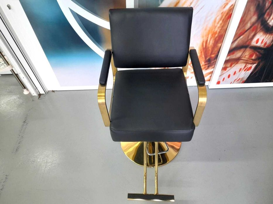 Cadeira Hidráulica Nova e Profissional em Dourado