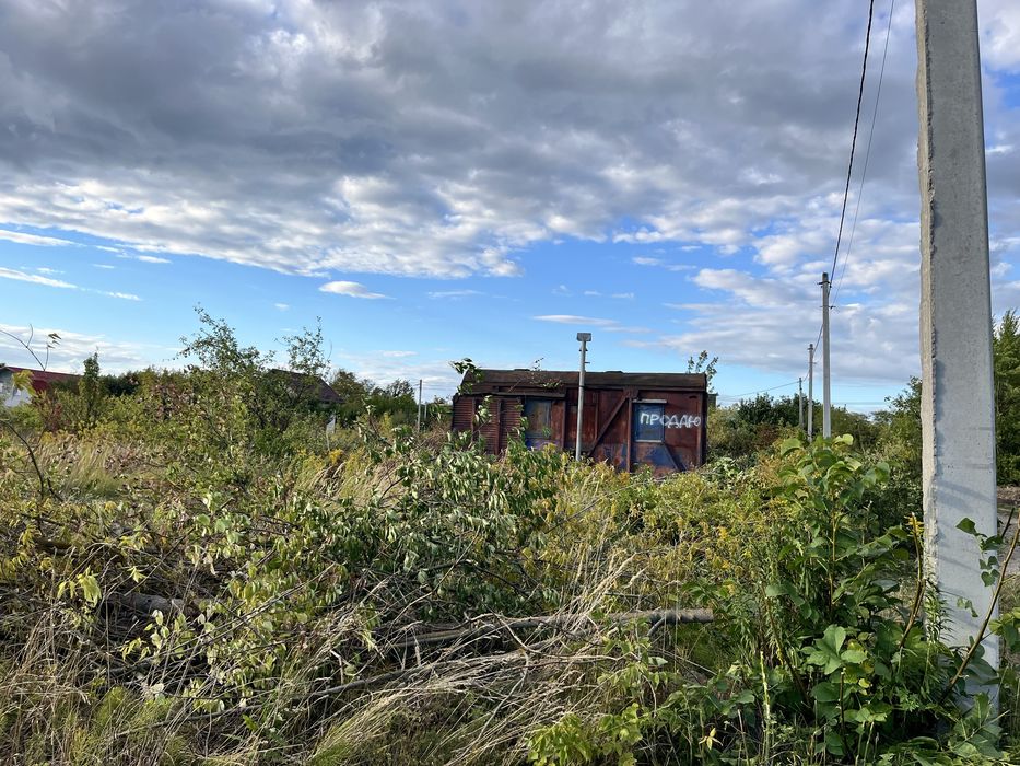 Земельна ділянка (з залізничним вагончиком) с. Городок Рівненського району