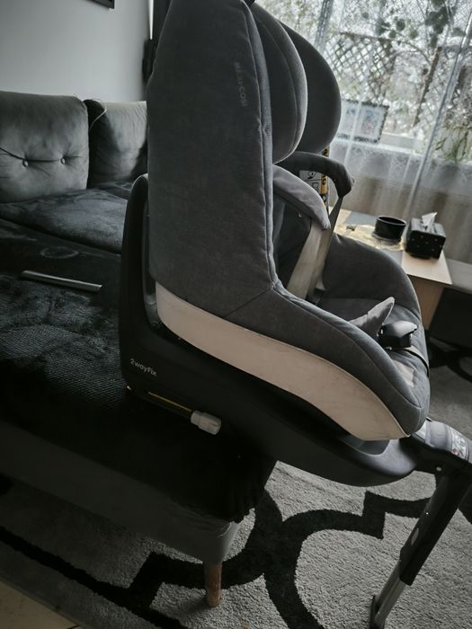 Fotelik dziecuecy od9kg MaxiCosi 2waypearl+baza 2wayfix(tyłem do kier.