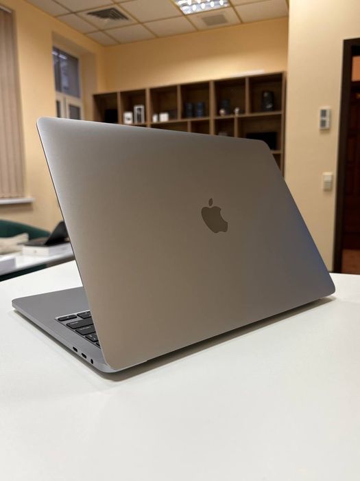Ноутбук Macbook Pro 13 2020 i5 32 RAM/ 512 SSD