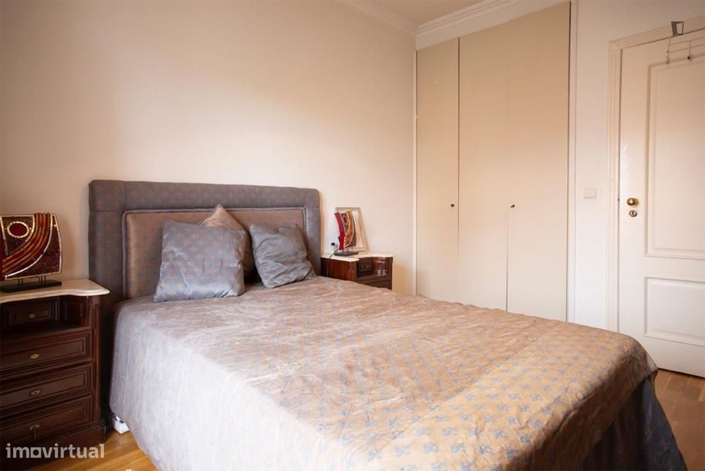 Quarto - localizado em Sete Rios Lisbon