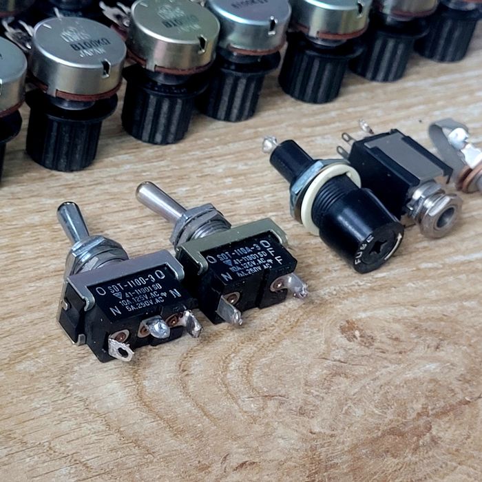 Potencjometry, gniazda, przełączniki