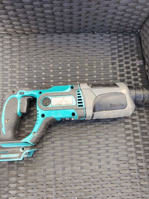 Młotowiertarka Makita DHR 241