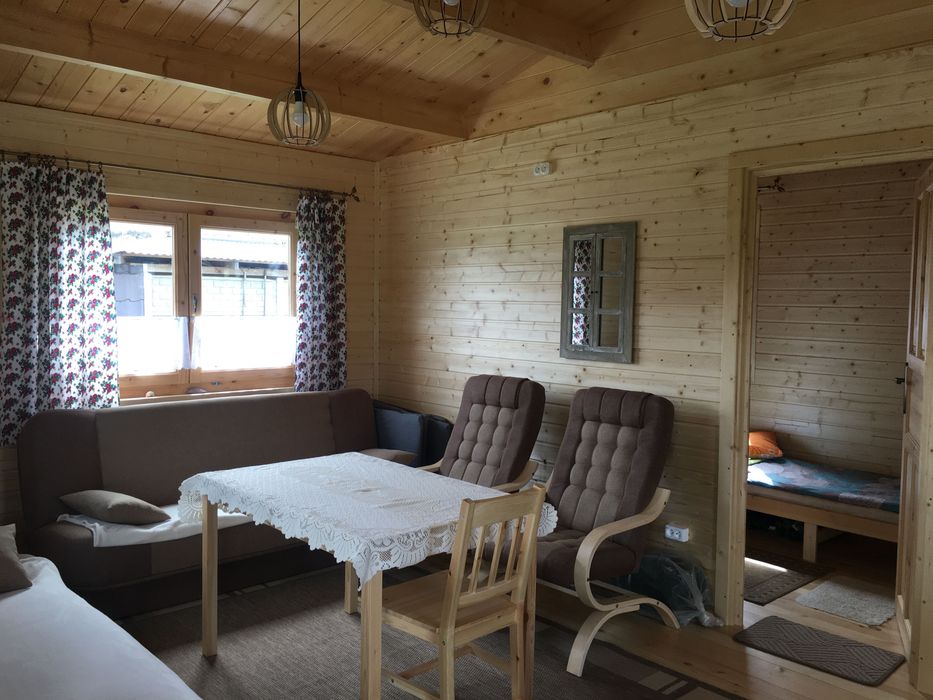 Drewniany domek u Niny nad Jeziorem Niesłysz.