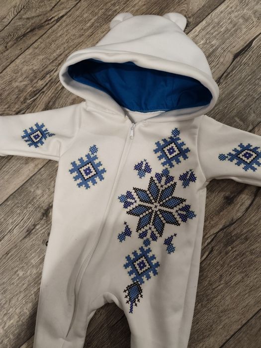 Красивезний чоловічок для хлопчика в українському стилі