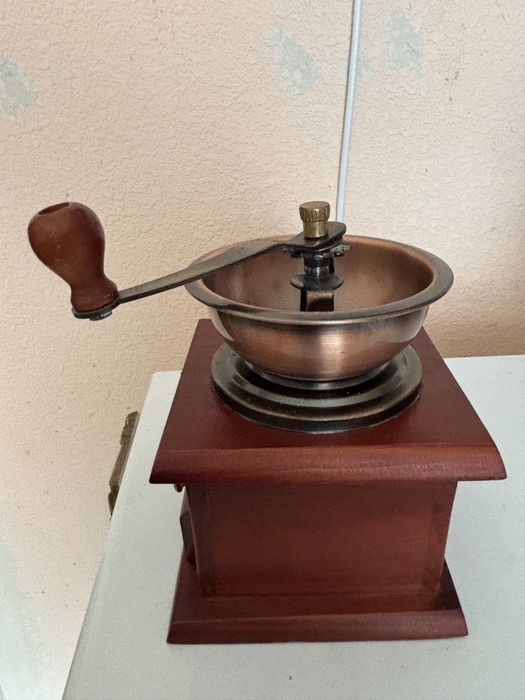 Ручная Кофемолка в ретростиле