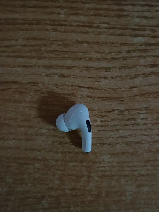 Продам наушник Apple AirPods Pro. Левый, оригинал.
