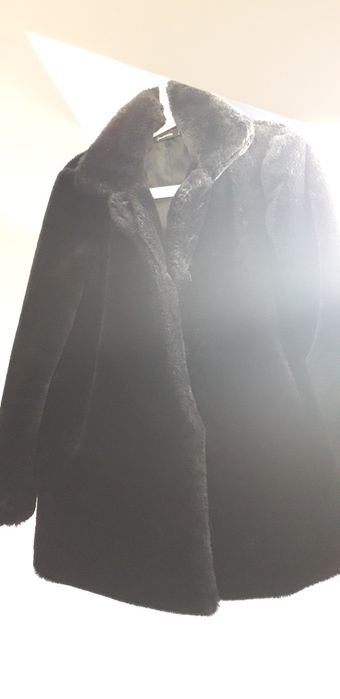 Casaco de pêlo preto de senhora