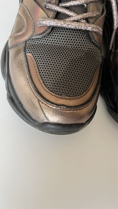 Шкіряні кросівки