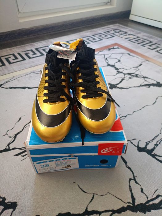 Buty korki do piłki nowe r.38