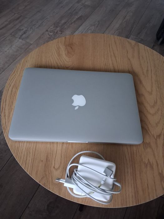 Mackbook pro A 1502  i5 z 8 gb ram ssd 512