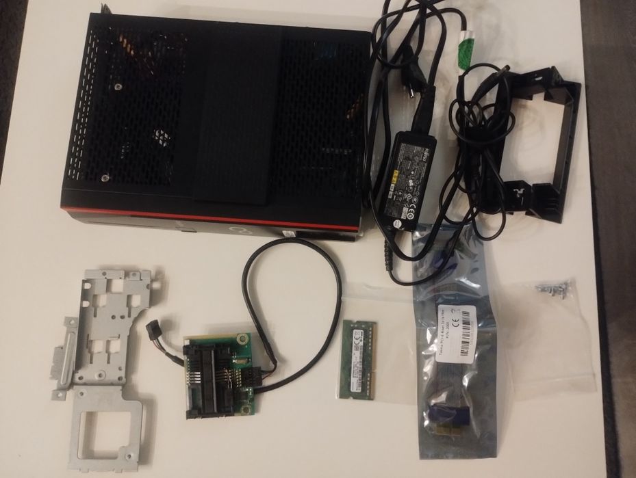 Fujitsu Futro s920 gx424cc 4rdzenie 8gb ram SSD AMD serwer