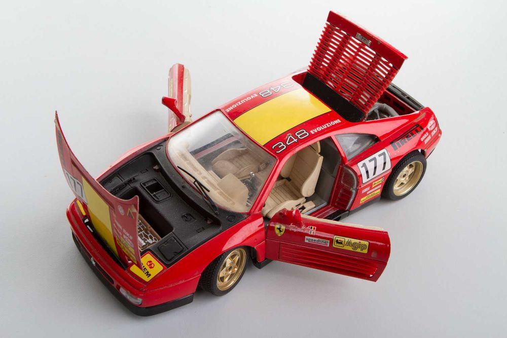 Model metalowy auto kolekcja bburago Dodge Mercedes Bugatti Ferrari