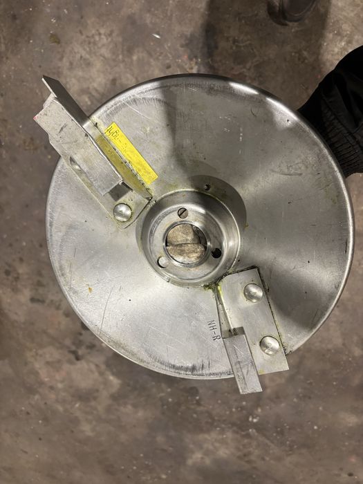 Talerz tarcza dysk rozsiewacza Kuhn Rauch łopatki