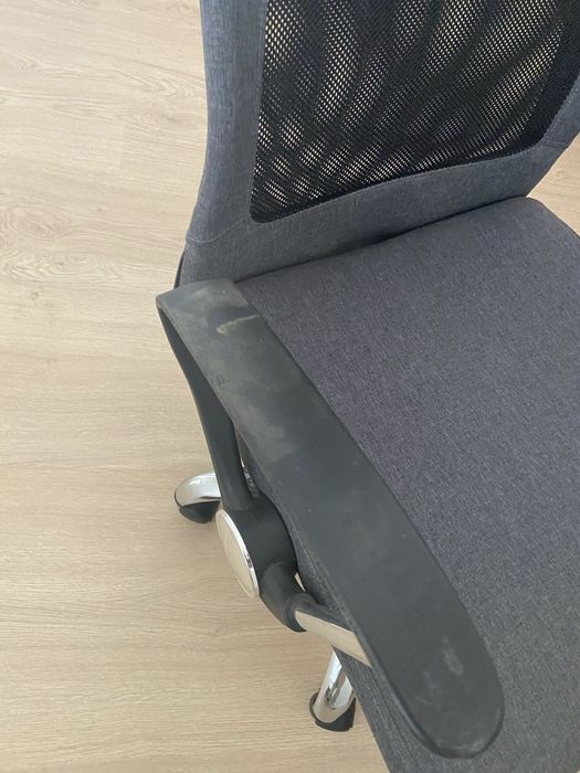 Cadeira de Escritório Ergonómica – Bom Estado