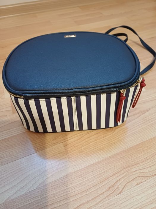 Podrozny kuferek  na kosmetyki