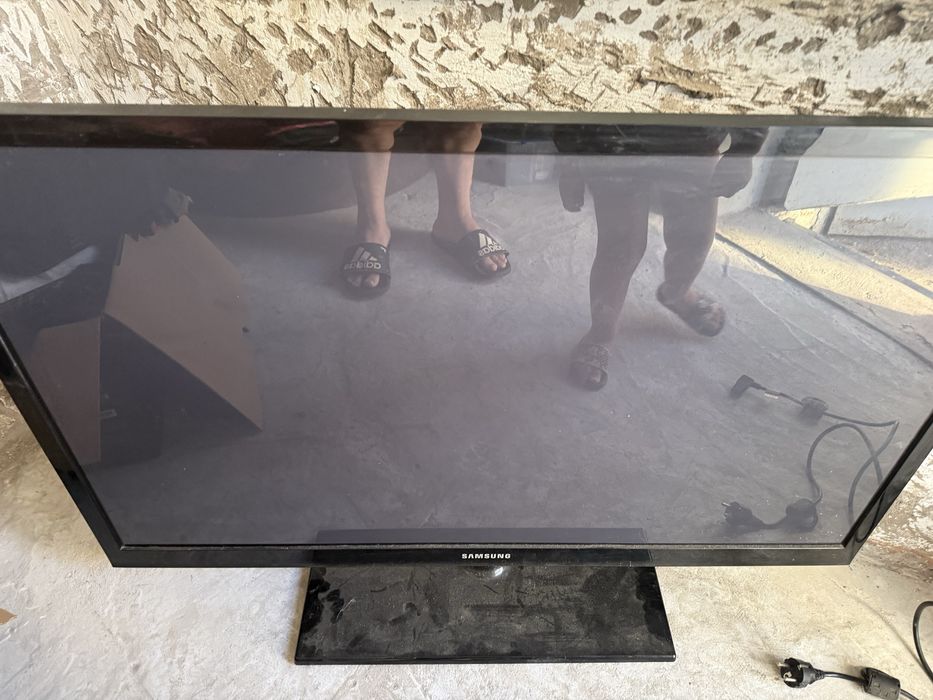 Телевизор самсунг PS43D450A2W
