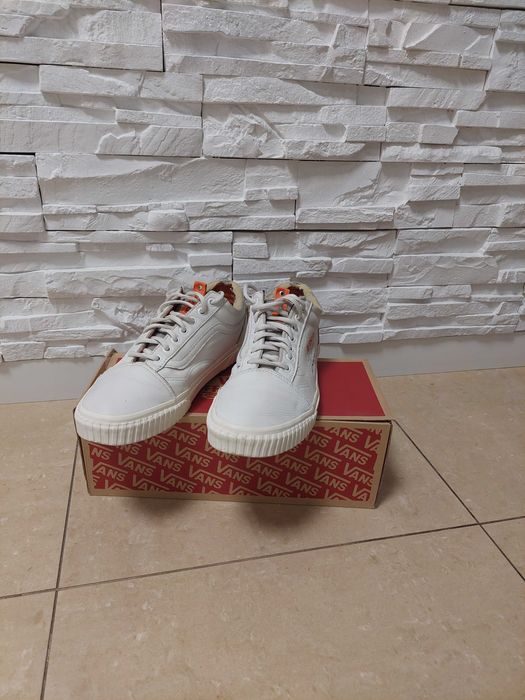 Buty Vans of the Wall r 42, 27 cm