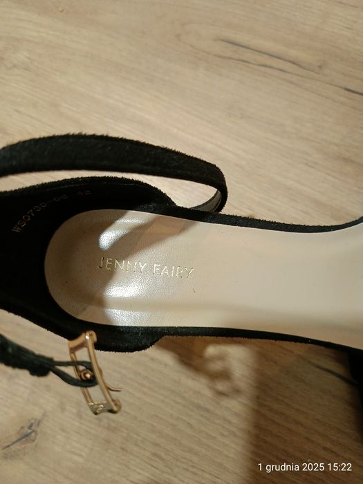 Nowe czarne sandałki