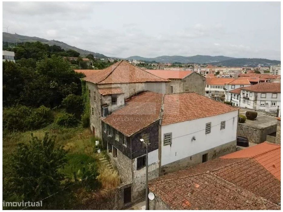 Moradia localizada no coração de Tarouca, distrito de Viseu