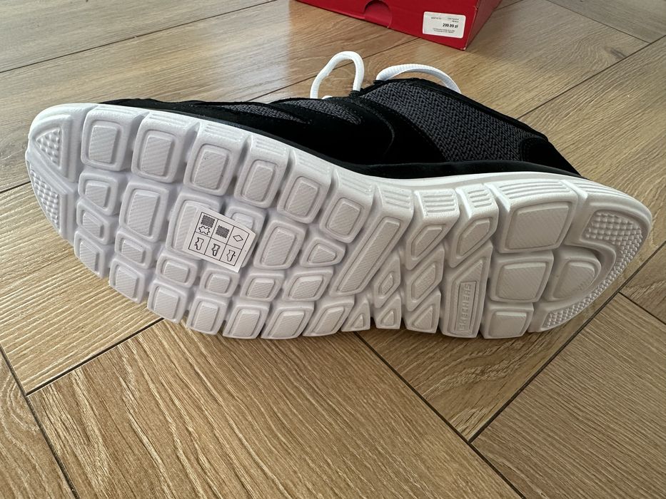 Prawy but. Skechers. Memory Foam. Rozmiar 40. Nowy!