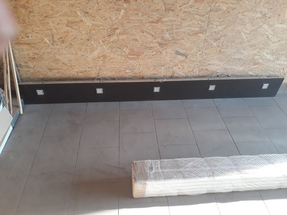 Półka ze światłami led.