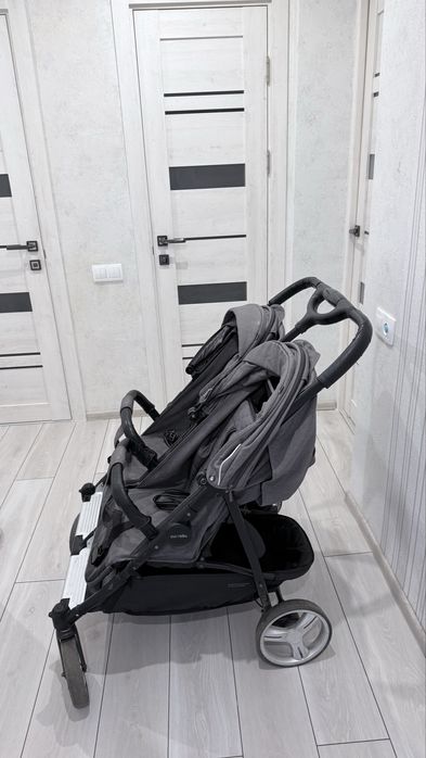 Коляска прогулянкова CARRELLO Connect для двійні