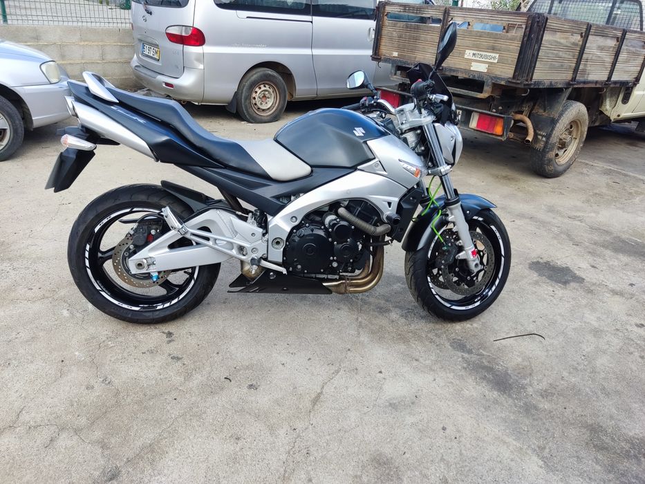 Suzuki GSR 600 (Naked) 98cv