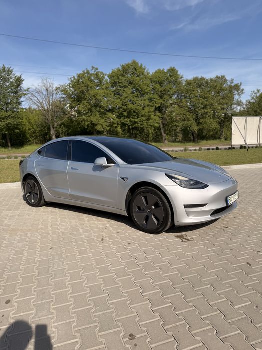 Tesla model 3 long range