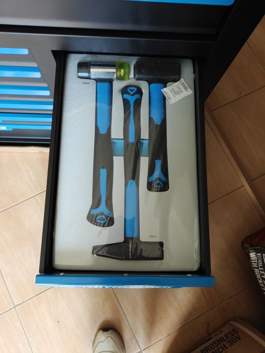 Carrinho de 12 gavetas com 10 gavetas cheias de ferramentas