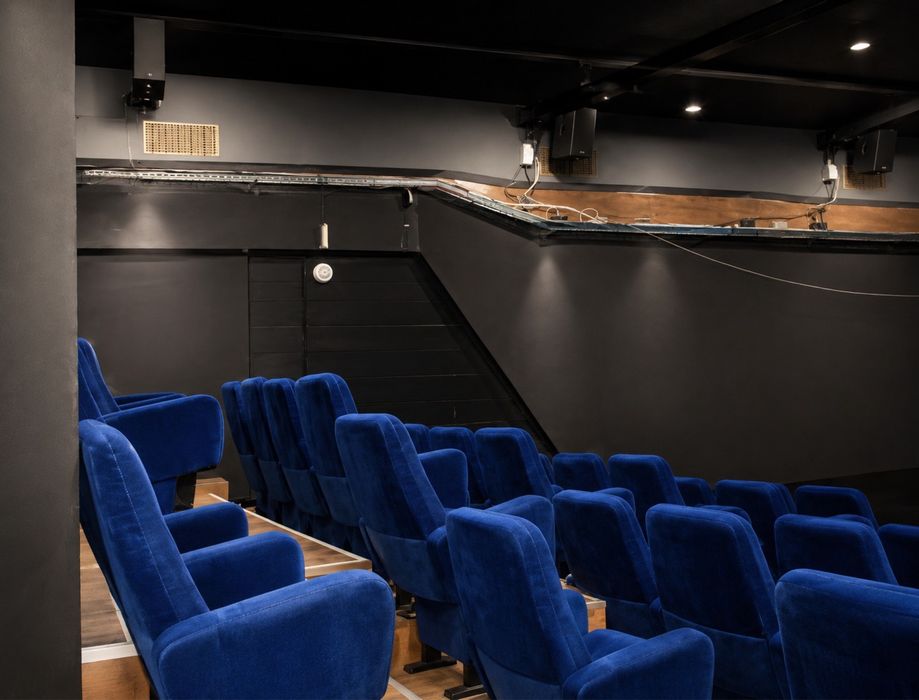 ESPAÇO COMERCIAL COM AUDITÓRIO, ARMAZÉM E OPEN-SPACE NA ESTRELA, LISBOA