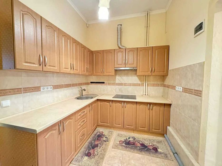 Продається великий будинок з ремонтом і сауною, в Драгомирчанах.