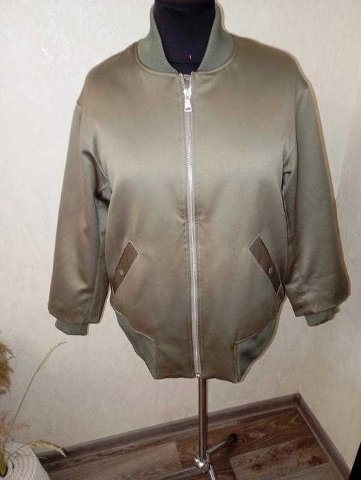 Утеплена куртка бомбер р 54 - 56
H&M