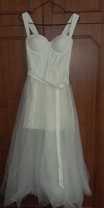 Біла святкова сукня, дуже ніжна та жіночна  з подаруночком)