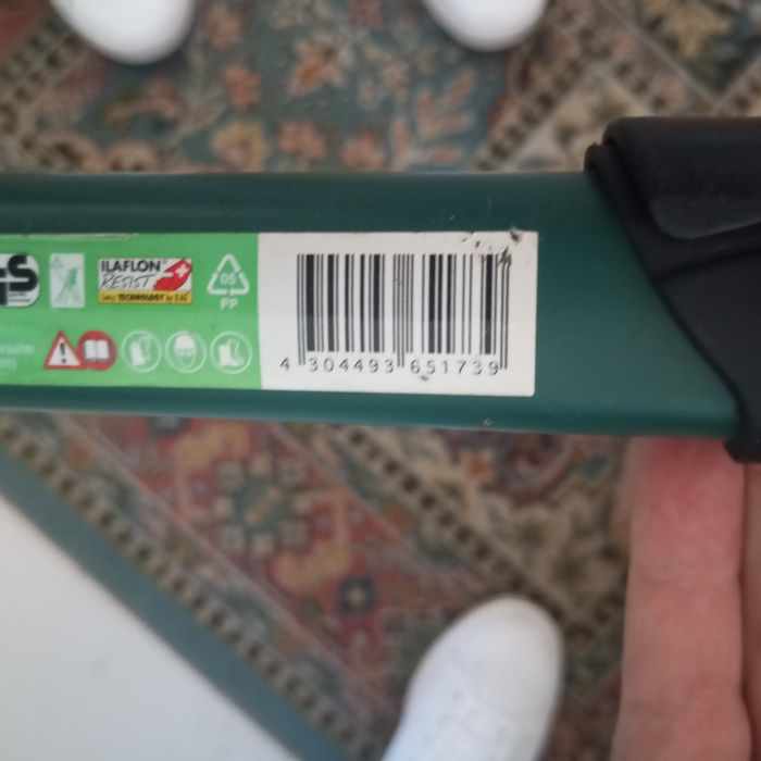 Tesoura de poda com 63 cm
C