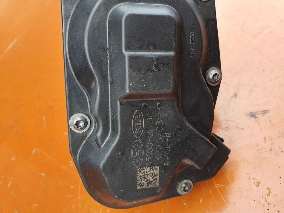 Дросельна заслінка Kia  Sorento 2 351002F100