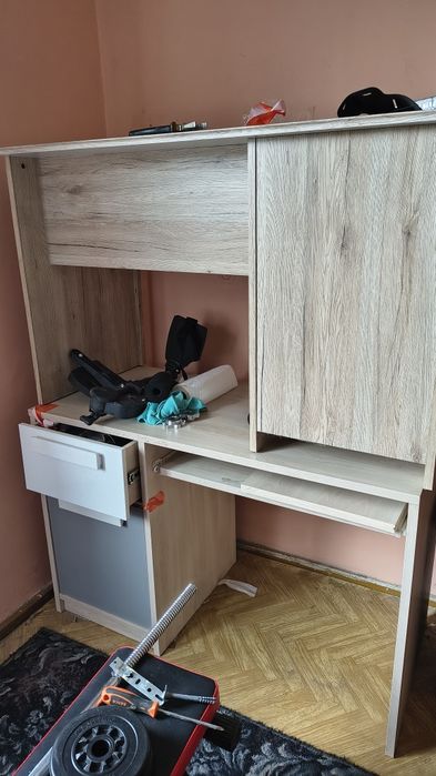 Oddam za darmo biurka i SZAFKI