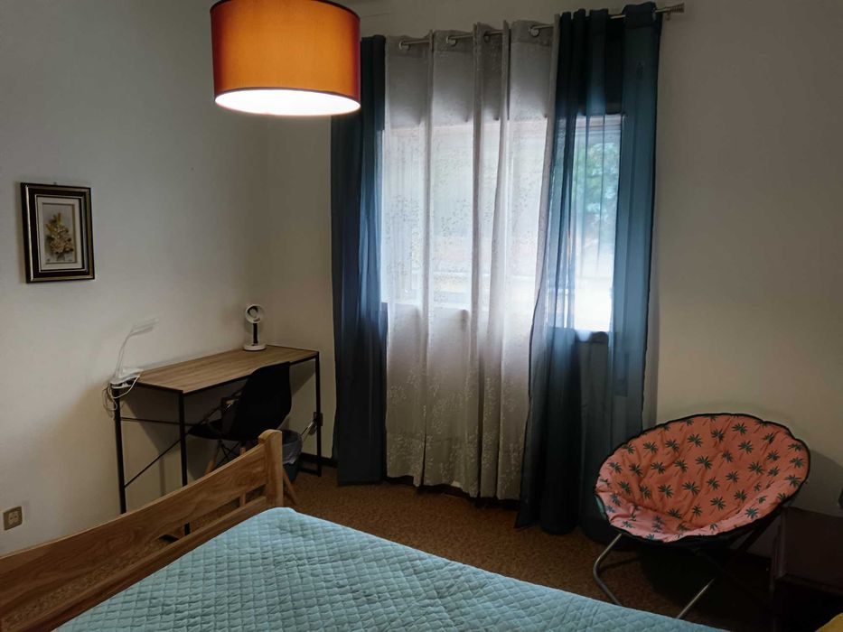 Quarto, entrada imediata perto Escolas Superiores