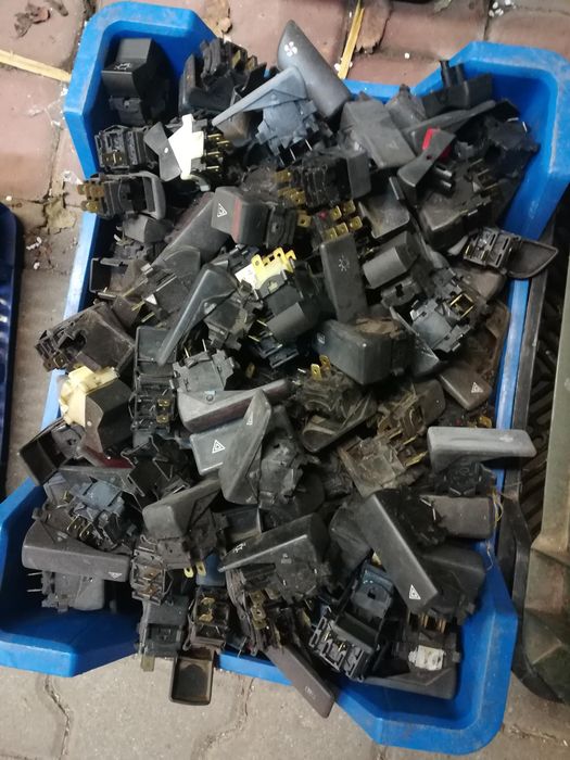 Fiat 126p kilkaset przełączników do Fiata 126p