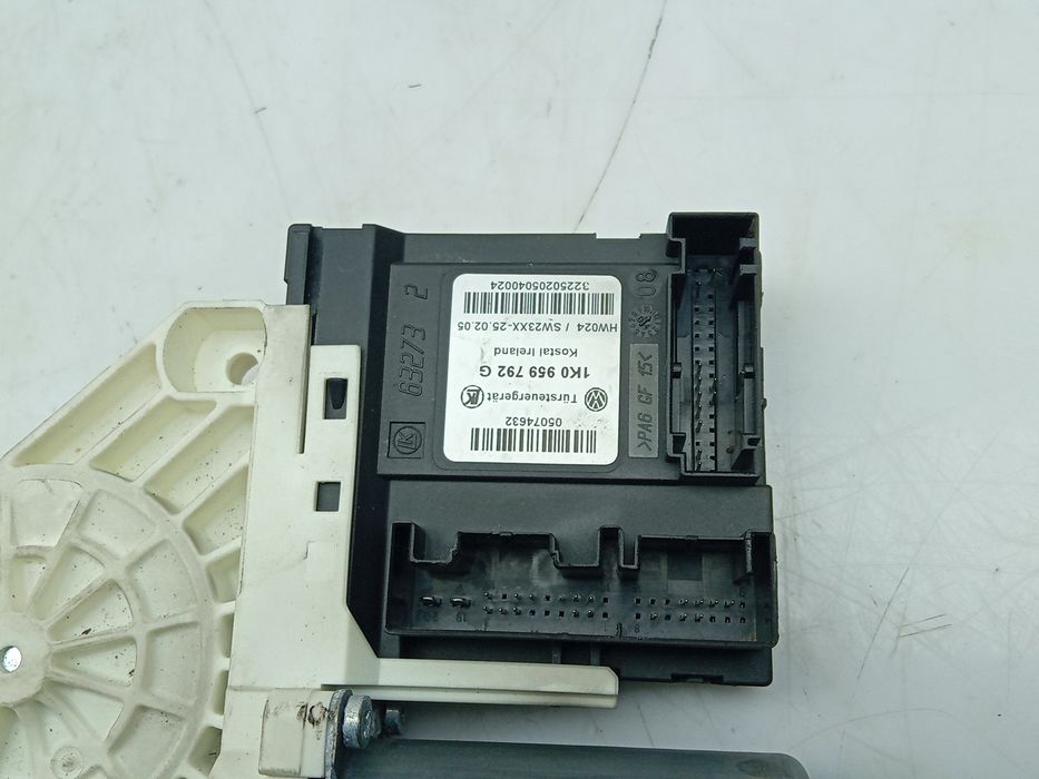 Motor vidro frente direito VOLKSWAGEN Passat (3C2)