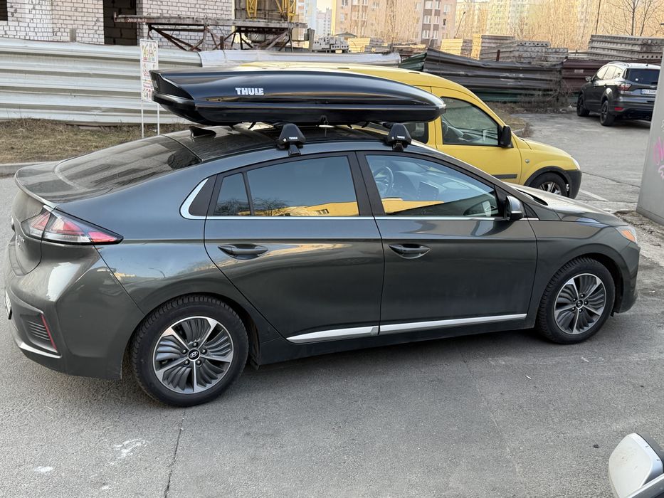 Як новий Thule Spirit 780 багажник бокс