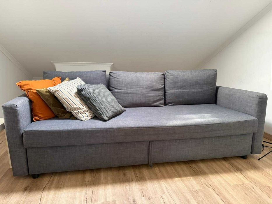 Sofá cama à venda – Bom estado, preço acessível